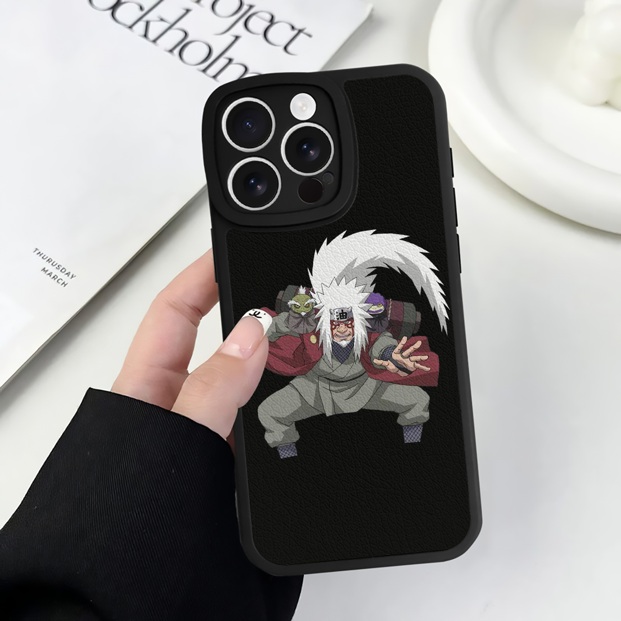 （画像用） NARUTO -ナルト- 自来也（じらいや） Jiraiya 【iPhone 16シリーズ対応】シリコンスマホケース（レザー調） 材質：シリコン